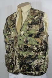 Vis en jacht vest / bodywarmer - Real Tree Camo - model zonder kraag - Medium of Large