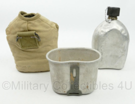 WO2 US Army veldfles set - aluminium fles 1918, aluminium beker 1942 en khaki hoes 1942 - origineel