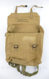 1954 Britse pukkel Smallpack met L straps Khaki met zwarte gespen  - origineel