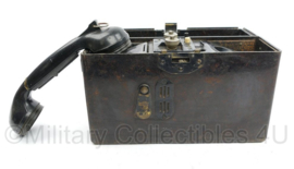 WO2 Duitse veldtelefoon Feldfernsprecher 33 uit 1942 - met opening voor opzetstuk - matige staat  - origineel