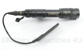 Surefire M611V-Bk Scout Light Weaponlight met Switch Assembly en RM45 Mount - licht gebruikt - origineel