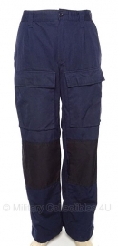 Nederlandse politie ME broek brandwerend donkerblauw - met knie- en bovenbeen bescherming- gebruikt - maat 53 - origineel