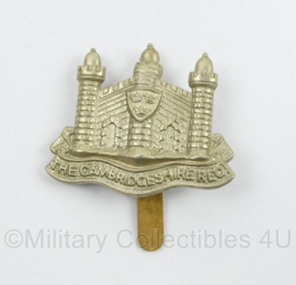 Britse WO2 cap badge The Cambridgeshire Regiment - 4,5 x 4 cm - origineel