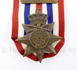 Orde en Vrede Kruis met 1946 en 1947 balkje - 8 x 5 cm - origineel