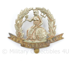 WO2 Britse Cap badge The Norfolk Regiment  - 6 x 5 cm - origineel
