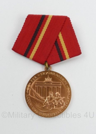 DDR NVA Verdienstmedaille der Kampfgruppen der Arbeiterklasse im bronze in doosje - origineel