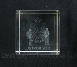 KMARNS Korps Mariniers Lustrum 2005 glazen bureaudecoratie met logo - 4 x 4 cm - origineel