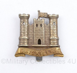 Britse cap badge WW1 6th Inniskilling Dragoons Irish Regiment - 5 x 4,5 cm - origineel