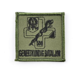 KL Nederlandse leger GNKB 500 500 Geneeskundig bataljon borstembleem - met klittenband - 5 x 5 cm - origineel