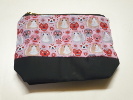 Handgemaakte etui / make up / toilet tas CAVIA " Schedels "