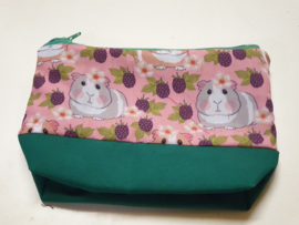 Handgemaakte etui / make up / toilet tas CAVIA " Bramen "