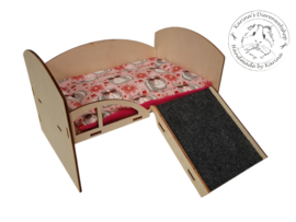 houten bed met trappetje voor cavia met kussen " Cavia Zomer "