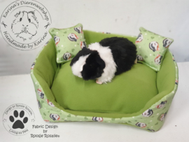 Sofa met 2 kussentjes Cavia Hartjes & Bloemetjes Groen van RoosjeRosalie ®