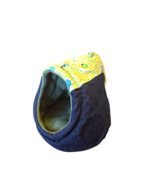 Theemuts maat M " uiltjes met blauw "