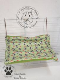 Hangmat  "knaagdier"  XL  Cavia's en Aardbeien Groen van stof van Roosje Rosalie®