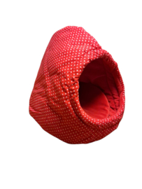Theemuts met extra versteviging " rood met witte stipjes "