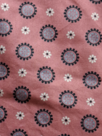 Theemuts met extra versteviging " Bloemetjes Lila  "