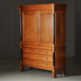 Antiek kasten / Drents kabinet ca. 1815 met zwart gepolitoerde zuilen (No.391612)