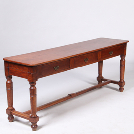 Doorleefde  lange sidetable met 3 laden op gedraaide poten (No.331510)