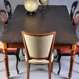 Antieke tafel / Hollandse werktafel ca. 1875 met doorleefd blad 1,23 X 2,25 m. (No.820693)