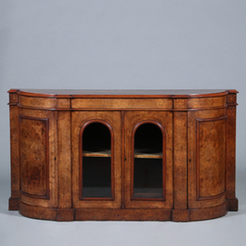 Blonde notenhouten credenza met kwartronde zijkasten ca 1850 fraaie ingelegde details (No.431545)
