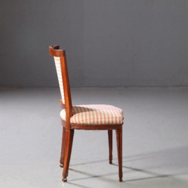 Antieke stoelen / Stel van 7 Louis Seize stoelen  ±1800 waarvan 1 met armleuningen (No.831767)