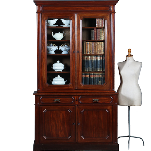 Franse Boekenkast bibliotheekkast of servieskast  ca 1875 die ook als servieskast wil functioneren (No.310805)