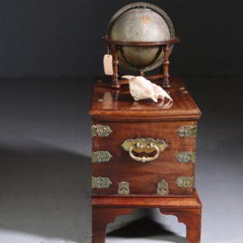 Antieke kist / Kleine kist VOC Genre/ compagniekist Documentenkist ca. 1700 Djatihout met koperbeslag (No.770348)