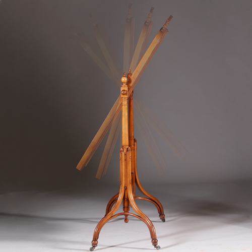 Uiterst elegante passpiegel in blond notenhout ca 1895 facet geslepen (No.311415)