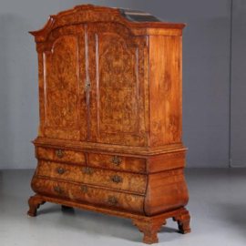 Antieke kast / Vroeg 18e eeuws rococo kabinet ca. 1740 in wortelnoten (No.662718)