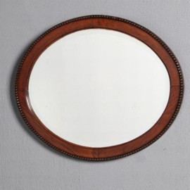 Antieke spiegel / Ovaal met facet geslepen ca. 1900 met parel rand (No.771851)