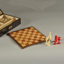 Antiek Varia / Frans schaakspel in palissander doos compleet met stukken én oprolbaar schaakbord (No.998762)