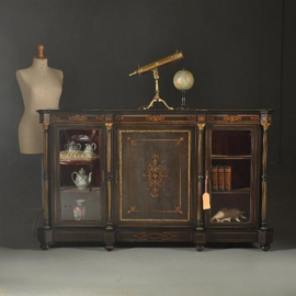 Antieke kast / Victoriaanse credenza ca. 1875 noten met ebbenhout, vrijstaande zuilen en 2 vitrines (No.390658)