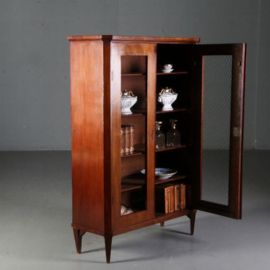 Antieke kast / Lodewijk 16e boekenkastje met gaas ca. 1800, daarbij bespannen panelen naar wens of glas. (No.550744)