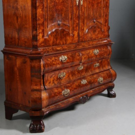 Antieke kasten / Wortelnoten Louis Quinze / Rococo kabinet ca. 1765 in betoverende kleur (No.822416)