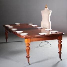 Antieke tafel / Engelse mahonie uittrektafel ca. 1875 met drie originele inlegbladen (No.591031)