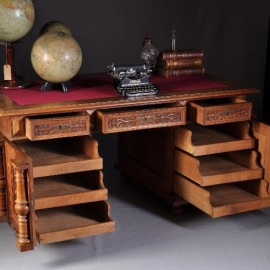Antieke bureaus / Hollands notnehouten herenbureau ca. 1870 rood ingelegd. (No.840395)