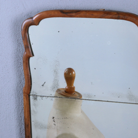 Soester spiegel ca 1800 met origineel tweedelig spiegelglas (No.231615) Hoogte 0,85 m.