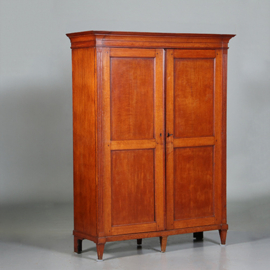 Louis Seize  "Kantoortje" of boekenkast ca 1790 in blond eikenhout met schitterende patina en afneembaar hekje(No.452440)