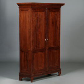 kleine palissander tweedeurskast met poort vormige fillets van Palmhout ca 1820 (No.461535)
