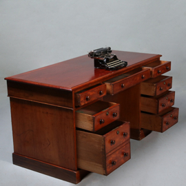 Engels mahoniehouten Victoriaans bureau ca 1870 met 8 laden in oude kleur (No.461530)