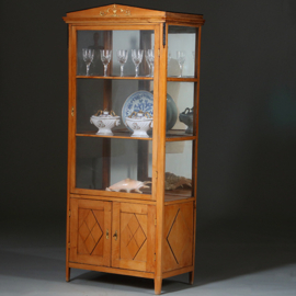 Kersenhouten vroeg Biedermeier vitrinekast blond met zwarte accenten ca 1815 (No.962615)