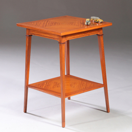 Satijnhouten bijzettafel ca 1890  met gevierendeelde bladen en ingelegde biezen (No.883045)
