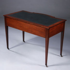 Damesbureau op ranke pootjes en ingelegd met donkerblauw leer ca 1890 (No.222180)