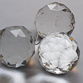 kolossale kroonluchter ca. 1950 met vele honderden geslepen bollen diameter 1,20 m.   (No.155511)