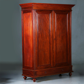 Zeer strakke kloeke mahonie tweedeurskast ca 1875 met planken en laden (No.271735)