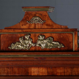 Antieke kast / Hollands Empire kabinet ca. 1810  in bloemmahonie met bronzen hekje en veel beslag (No.552847)