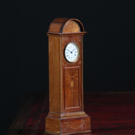 Antiek Varia / Miniatuur staand Horloge Engels ca.1875 in mahonie met inlegwerk (No.822151)
