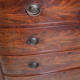 Bow front commode met oplopende lade bloemmahonie ca 1825 (No.280315)