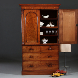 Antieke kasten / Mahonie kabinet ca. 1825 met getoogde deuren en zuilen (No.901242)